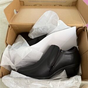 Clarks Emily2 Reyna Black Leather Booties | Women’s 8 | New in Box